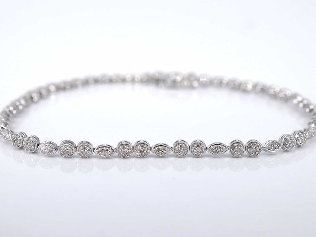 Witgouden tennisarmband met diamanten 1.10 carat - afbeelding 1 van  7