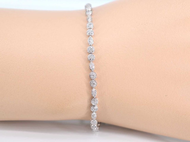 Witgouden tennisarmband met diamanten 1.10 carat - afbeelding 2 van  7