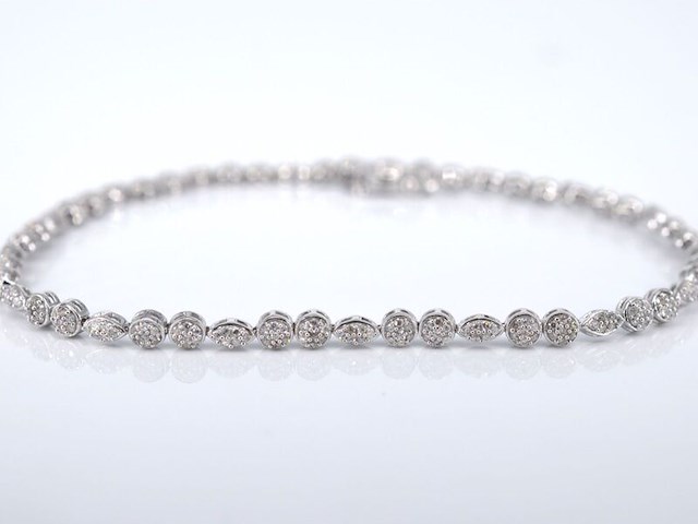 Witgouden tennisarmband met diamanten 1.10 carat - afbeelding 1 van  8
