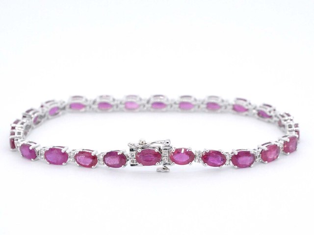 Witgouden tennisarmband met diamanten en robijn - afbeelding 3 van  9