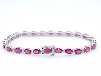 Witgouden tennisarmband met diamanten en robijn - afbeelding 3 van  9