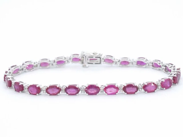 Witgouden tennisarmband met diamanten en robijn - afbeelding 1 van  9