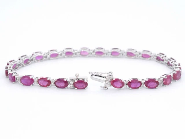 Witgouden tennisarmband met diamanten en robijn - afbeelding 4 van  9