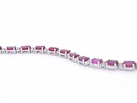 Witgouden tennisarmband met diamanten en robijn - afbeelding 5 van  9