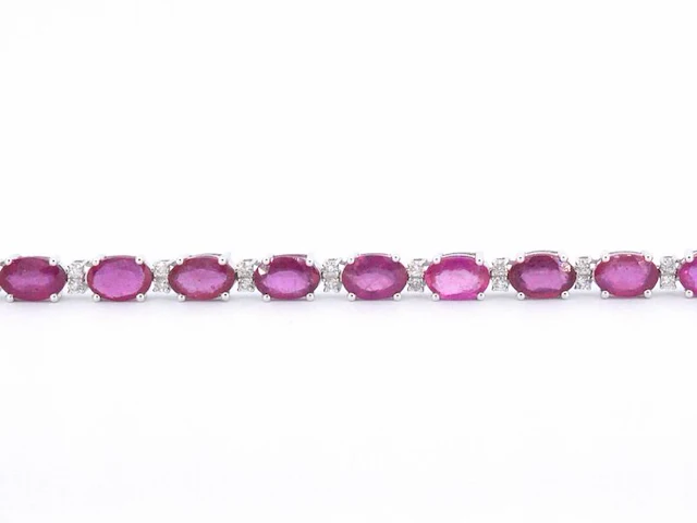 Witgouden tennisarmband met diamanten en robijn - afbeelding 6 van  9