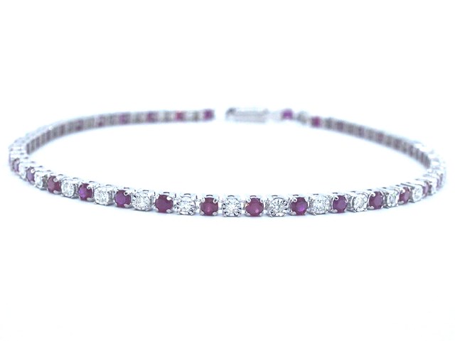 Witgouden tennisarmband met diamanten en robijnen - afbeelding 1 van  8
