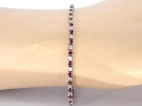Witgouden tennisarmband met diamanten en robijnen - afbeelding 2 van  8