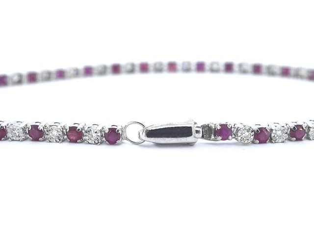 Witgouden tennisarmband met diamanten en robijnen - afbeelding 4 van  8