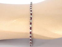 Witgouden tennisarmband met diamanten en robijnen - afbeelding 2 van  8