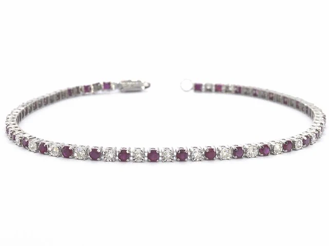Witgouden tennisarmband met diamanten en robijnen - afbeelding 3 van  8