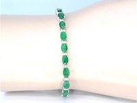 Witgouden tennisarmband met diamanten en smaragd - afbeelding 2 van  8