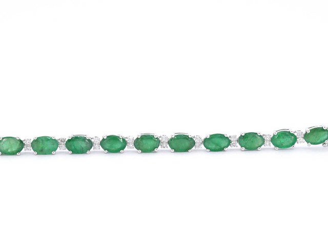Witgouden tennisarmband met diamanten en smaragd - afbeelding 7 van  8