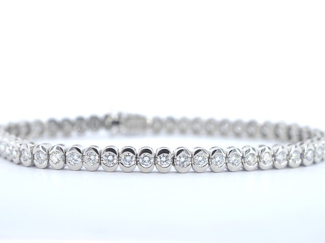 Witgouden tennisarmband met diamanten - afbeelding 1 van  6