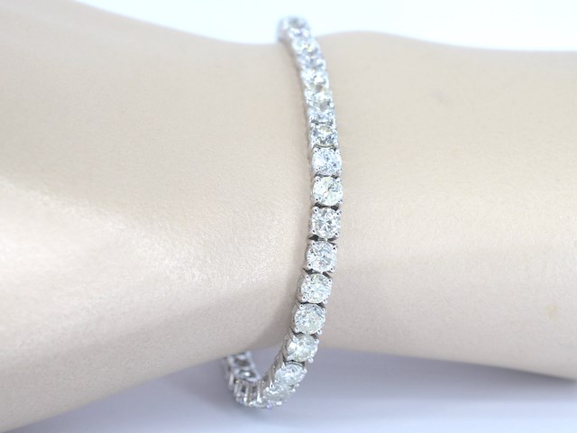 Witgouden tennisarmband met natuurlijke briljant geslepen diamanten - afbeelding 2 van  7