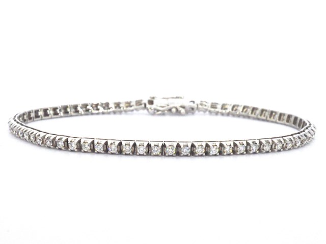 Witgouden tennisarmband met natuurlijke briljant geslepen diamanten - afbeelding 1 van  8