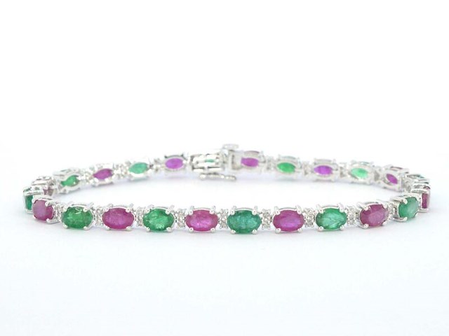 Witgouden tennisarmband met natuurlijke diamanten en smaragd en robijn - afbeelding 1 van  8