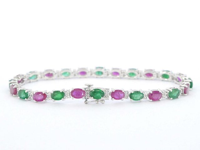 Witgouden tennisarmband met natuurlijke diamanten en smaragd en robijn - afbeelding 3 van  8