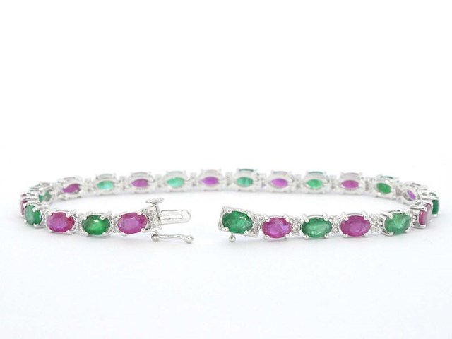Witgouden tennisarmband met natuurlijke diamanten en smaragd en robijn - afbeelding 4 van  8