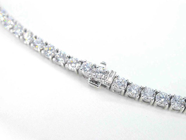 Witgouden tenniscollier met briljant geslepen diamanten van 22.00 carat - afbeelding 2 van  3