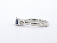 Witgouden trilogy ring met diamanten en saffier - afbeelding 3 van  9