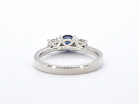 Witgouden trilogy ring met diamanten en saffier - afbeelding 6 van  9