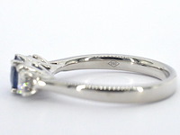 Witgouden trilogy ring met diamanten en saffier - afbeelding 7 van  9