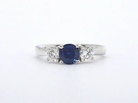 Witgouden trilogy ring met diamanten en saffier - afbeelding 5 van  9