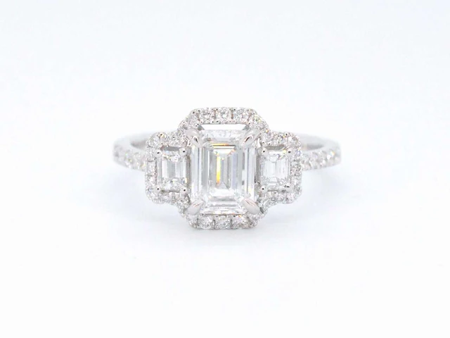 Witgouden trinity ring emerald diamant - afbeelding 5 van  10