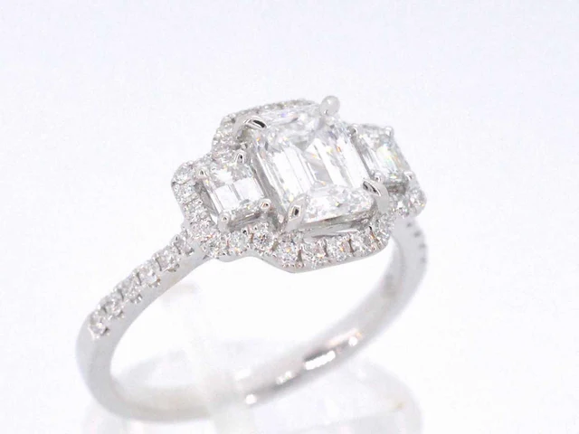 Witgouden trinity ring emerald diamant - afbeelding 6 van  10