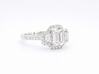 Witgouden trinity ring emerald diamant - afbeelding 10 van  10