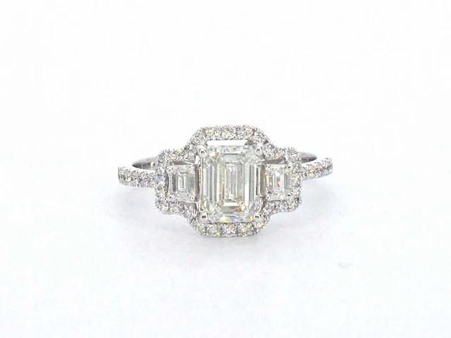 Witgouden trinity ring emerald diamant - afbeelding 2 van  9