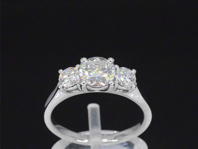 Witgouden trinity ring met 1.50 carat briljanten - afbeelding 1 van  9