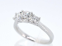 Witgouden trinity ring met briljant geslepen diamanten - afbeelding 5 van  10