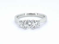 Witgouden trinity ring met briljant geslepen diamanten - afbeelding 8 van  10