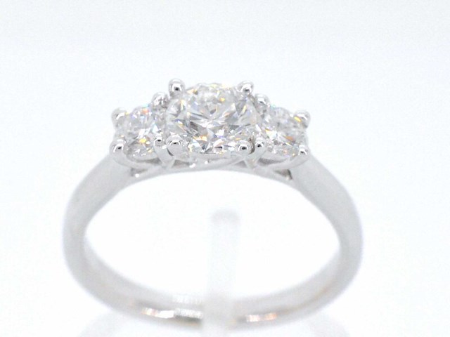 Witgouden trinity ring met briljant geslepen diamanten - afbeelding 1 van  11