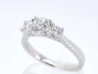 Witgouden trinity ring met briljant geslepen diamanten - afbeelding 5 van  11