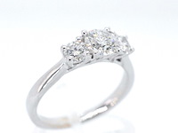 Witgouden trinity ring met briljant geslepen diamanten - afbeelding 6 van  11
