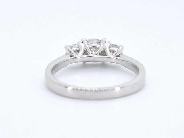 Witgouden trinity ring met briljant geslepen diamanten - afbeelding 9 van  11