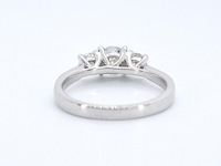 Witgouden trinity ring met briljant geslepen diamanten - afbeelding 9 van  11