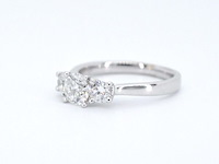 Witgouden trinity ring met briljant geslepen diamanten - afbeelding 10 van  11
