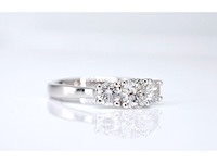 Witgouden trinity ring met briljant geslepen diamanten - afbeelding 3 van  9