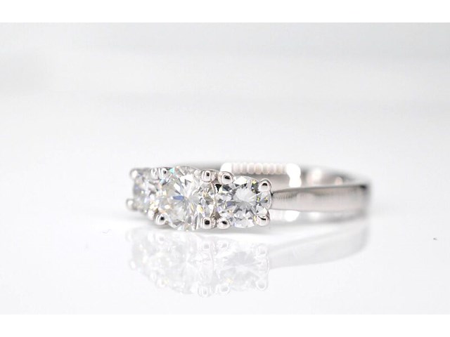 Witgouden trinity ring met briljant geslepen diamanten - afbeelding 4 van  9