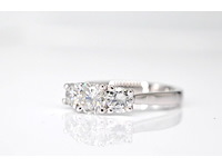 Witgouden trinity ring met briljant geslepen diamanten - afbeelding 4 van  9