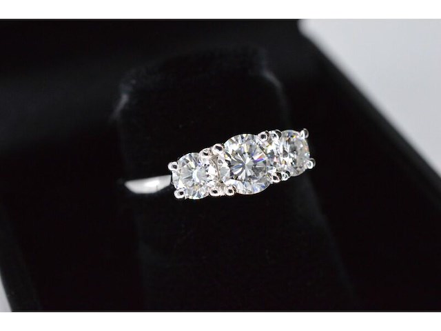 Witgouden trinity ring met briljant geslepen diamanten - afbeelding 5 van  9