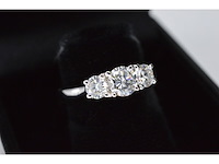 Witgouden trinity ring met briljant geslepen diamanten - afbeelding 5 van  9