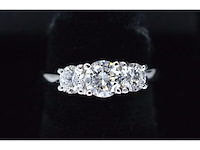 Witgouden trinity ring met briljant geslepen diamanten - afbeelding 6 van  9