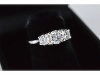 Witgouden trinity ring met briljant geslepen diamanten - afbeelding 5 van  9