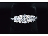 Witgouden trinity ring met briljant geslepen diamanten - afbeelding 6 van  9