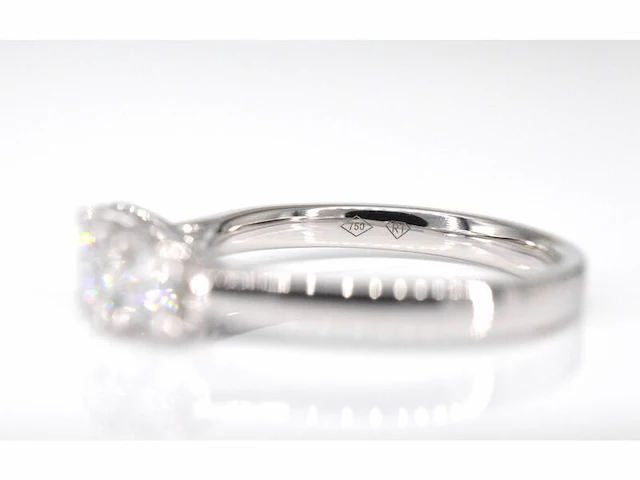 Witgouden trinity ring met briljant geslepen diamanten - afbeelding 7 van  9