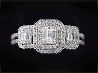 Witgouden trinity ring met diamanten - afbeelding 1 van  7
